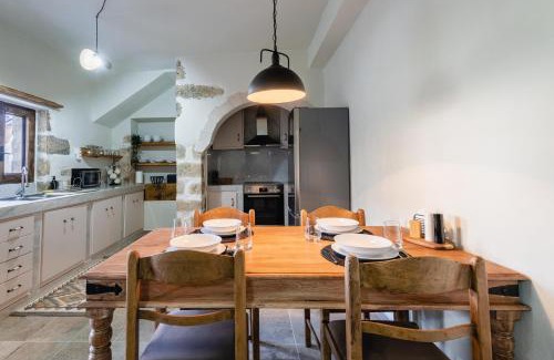 Kournas Maison | To Patriko