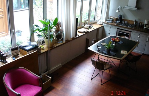 Quartier de la Folie-Mericourt Appartement | A louer petite maison de charme (70m2), 2 p!èces, plein centre de Paris