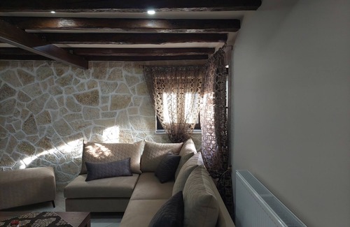 Diava Maison | TO SPITI TOU PALIKARA