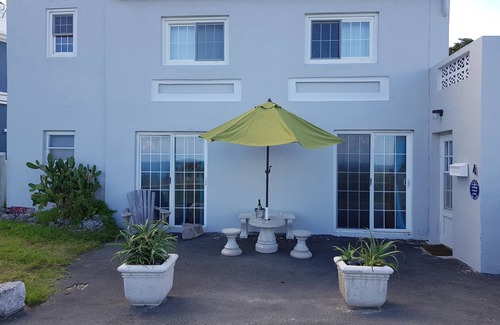 St. George's Appartement | APPARTEMENT TRADITIONNEL AU BORD DE LA PLAGE DE LA BAIE DE TABAC
