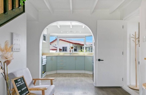 Richmond Heights Maison | Tobin Cottage - thoughtfully furnished, two storey property, pet Friendly, in central location