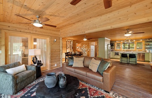Mineral Bluff Cabine | Toccoa Riverside Cabin: Pet-Friendly, Hot Tub, Firepit & Prime Fishing Retreat