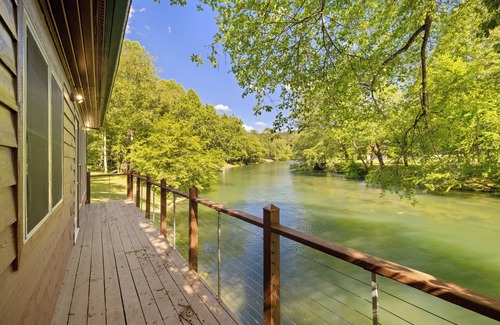 Mineral Bluff Cabine | Toccoa Riverside Cabin: Pet-Friendly, Hot Tub, Firepit & Prime Fishing Retreat