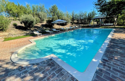 Todi Villa | TODI BY THE POOL/SLEEPS 10/EXCLUSIVE POOL/WALK TO TODI 4 KMS/RESTAURANT 0.5 KMS