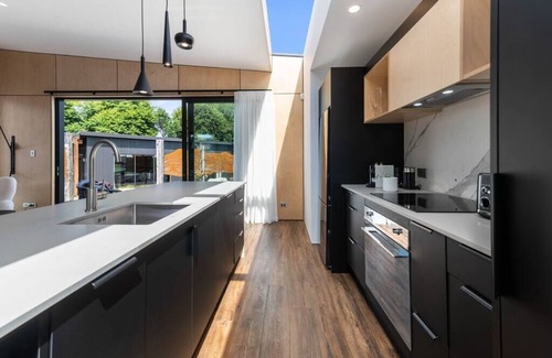 Hamurana Villa | Toka Ridge 1bd Lake View Lux Villa w/ HotTub