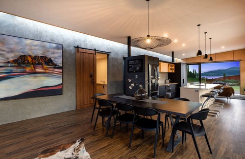 Hamurana Villa | Toka Ridge Lake view, Lux Villa 3bd2bth w/ HotTub