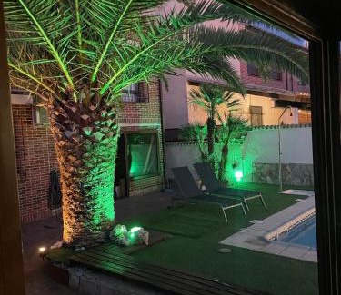 Arges Maison | TOLEDO ENCANTADO Piscina y BBQ privada 2,5 km de Puy du Foy