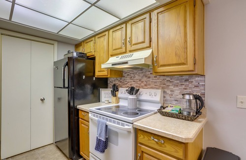 Reynolds Corners Copropriété | Toledo Vacation Rental ~ 8 Mi to Downtown!