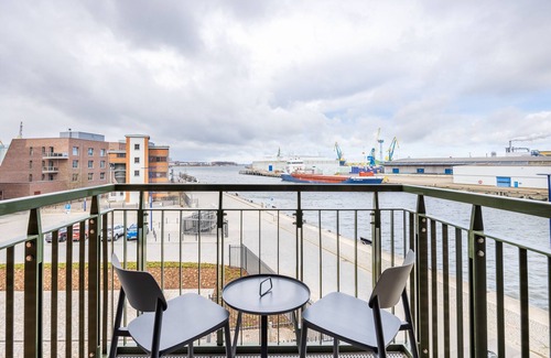 Wismar Appartement | Tolles Apartment in Hafenlage mit Balkon und Blick auf das Maritime Hafenleben