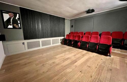 Backemoor Maison | Tolles Ferienhaus für 18 Personen in Ostfriesland mit Kino, Bar, Sauna und Whirlpool