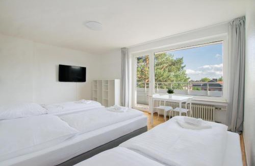 Buderich Appartement | Tolstov Apartments - 1 or 3 Room Apartments with Balcony - 20 Min Messe DUS & Airport DUS