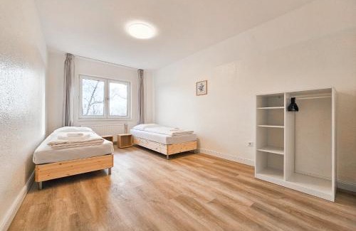 Heiligenhaus Appartement | Tolstov Apartments - Monteurwohnungen - 2 Schlafzimmer - Küche - Balkon - Waschmaschine - 25 Min zur Messe DUS
