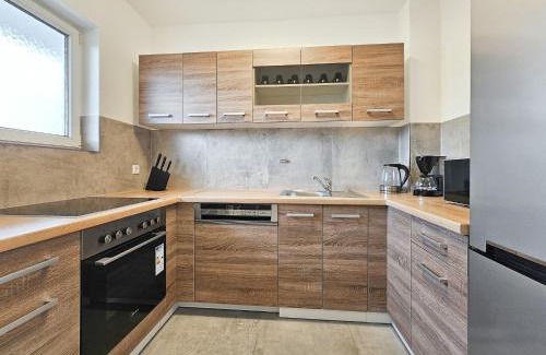 Heiligenhaus Appartement | Tolstov Apartments - Monteurwohnungen - 2 Schlafzimmer - Küche - Balkon - Waschmaschine - 25 Min zur Messe DUS