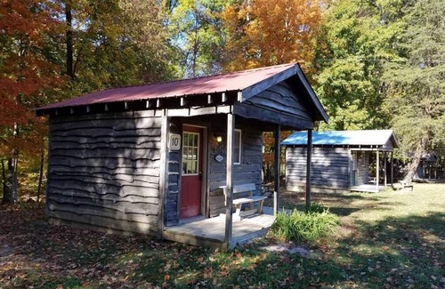 Helmsburg Cabine | Cabine-lit 10, pas de salle de bain, accès au pavillon de douche