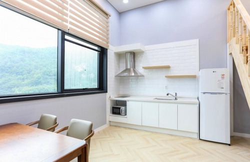Yanghwa Maison | Tongyeong Asrai Pension