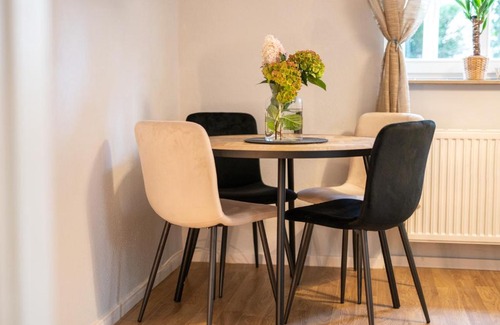 Trachau Appartement | TONI Charming Apartment im idyllischem Villenviertel mit Netflix