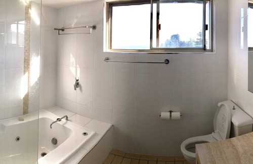Blue Bay Appartement | Toowoon Bay Beach Front- Fantastic Views- Pool - Free Wifi, and Netflix