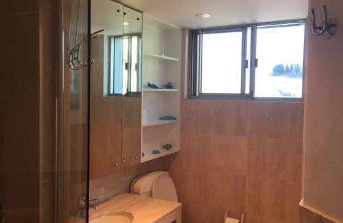 Blue Bay Appartement | Toowoon Bay Beach Front- Fantastic Views- Pool - Free Wifi, and Netflix