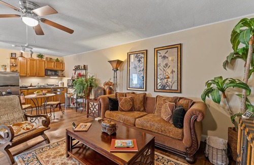 College Park Villa | Top 1% College Park GuestHouse Villa/Oasis - Mins to DT ORL/Winter Park & Eola