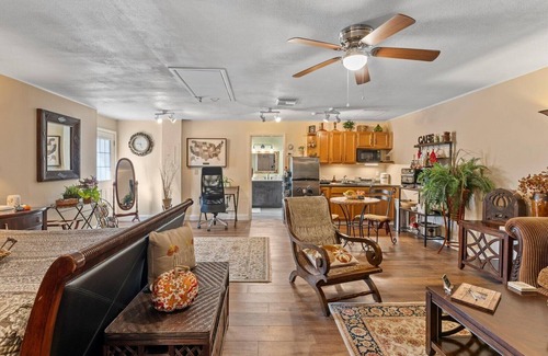 College Park Villa | Top 1% College Park GuestHouse Villa/Oasis - Mins to DT ORL/Winter Park & Eola