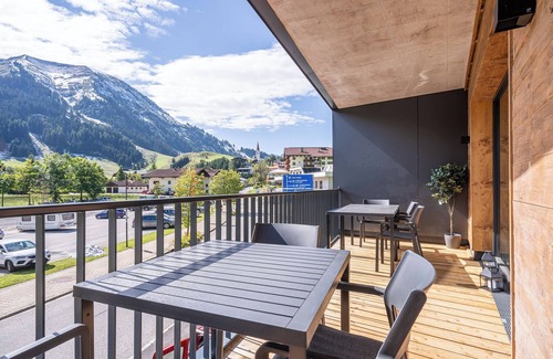 Berwang Appartement | TOP 2 - Großzügiges Apartment in der Tiroler Zugspitzarena, an der Skipiste