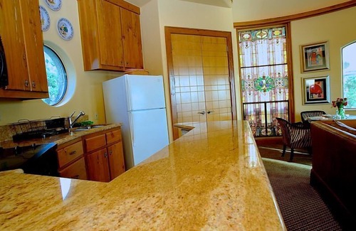 Comanche Canyon Ranch Appartement | Château romantique / winehouse ~ Haut-dessus du lac Travis!