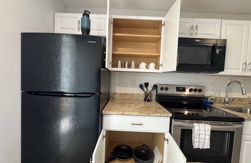 North Philadelphia West Appartement | Top Balcony at Brewerytown, Philadelphia 1BR/1Bath HVAC,WIF, HDTV W/D IN UNIT