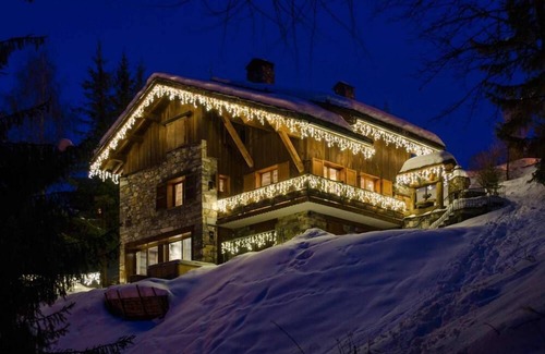 Bellentre Chalet De Ski | Superbe Chalet 360m2, Pied des Pistes, 2 Spas Sauna Hammam Wifi et Top Services