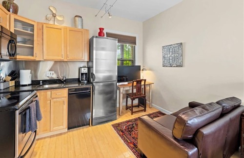 Northwest Copropriété | Cozy Hideaway | Étapes vers tout | IDÉAL POUR DES SÉJOURS NUITS, MENSUELS ET PLUS LONGS!