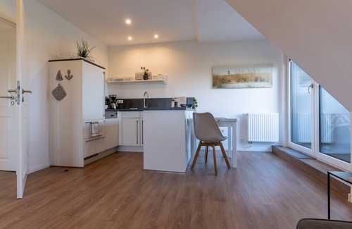 Tumlauer Koog Appartement | Top-equipped thatched-roof holiday apartment with far-reaching views just outside SPO