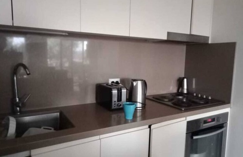 Matraville Appartement | Top floor 2 bedroom apartment with leafy balcony, 5 min drive to beach and shops