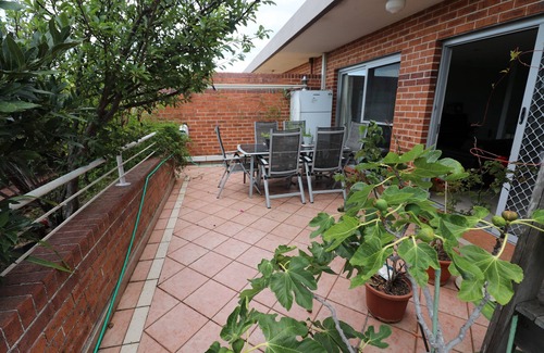 Matraville Appartement | Top floor 2 bedroom apartment with leafy balcony, 5 min drive to beach and shops