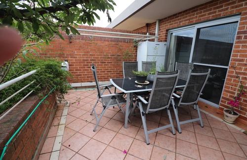 Matraville Appartement | Top floor 2 bedroom apartment with leafy balcony, 5 min drive to beach and shops
