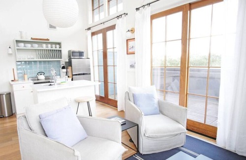 Yamacraw Village Appartement | Top-Floor 2 BR in the Heart of Downtown Savannah