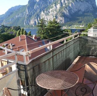 Malgrate Appartement | Top Floor Apartment 5 minutes walk to lake