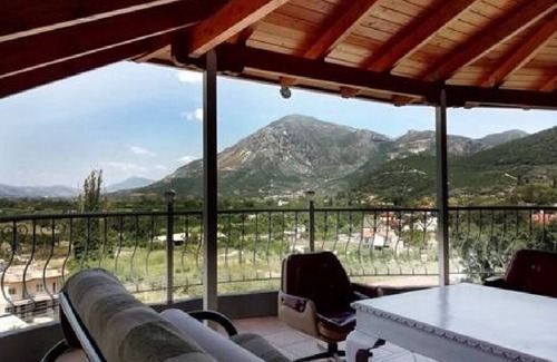 Vouvopotamos Chalet De Ski | Appartement au dernier étage, à 5 'de Acheron Springs. 3chambre 45m2. terrasse face