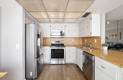 Casa del Mar Copropriété | Top-Floor Bayfront Oasis: 2BR/2BA Condo at Casa Del Mar with Stunning Views & Modern Comforts