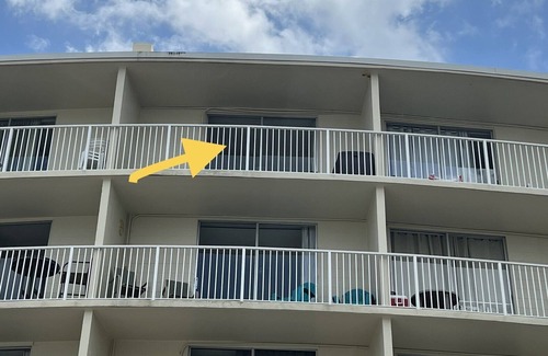 Bostwick Park Copropriété | Top Floor! Beautiful Beach Front Studio Condo