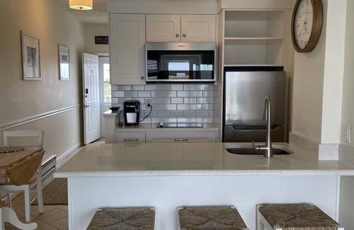 North End Copropriété | 2 BR; 1BA, piscine, dernier étage avec Elvtr, 1 bloc à la plage - Disponible pour l'été 2019!
