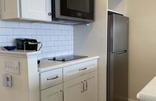 North End Copropriété | 2 BR; 1BA, piscine, dernier étage avec Elvtr, 1 bloc à la plage - Disponible pour l'été 2019!