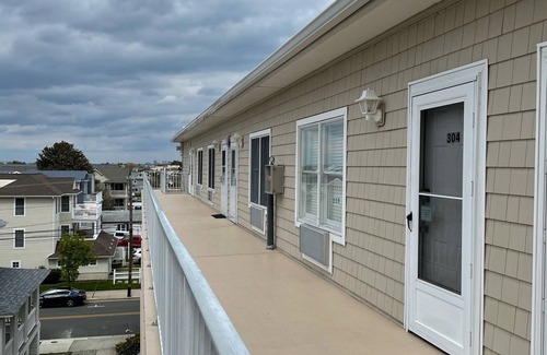 North End Copropriété | 2 BR; 1BA, piscine, dernier étage avec Elvtr, 1 bloc à la plage - Disponible pour l'été 2019!