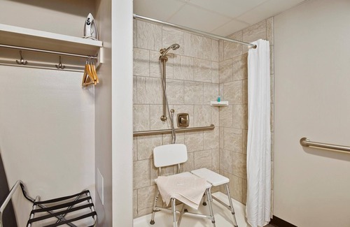 North East Hôtel | Top Floor Handicap Accessible Bay View