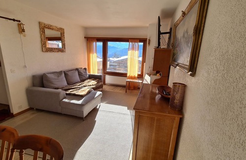 Montana Appartement | Dernier étage, grand balcon sud, en plein centre de la station