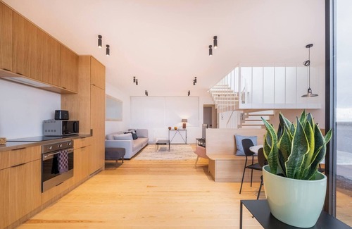 Postel Appartement | Duplex neuf au dernier étage avec vue imprenable dans le quartier branché de Sai