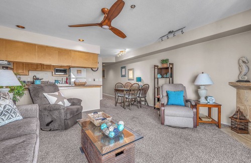 Lincoln City Copropriété | Top Floor, Ocean View Condo in The Heart of The Taft District in Lincoln City