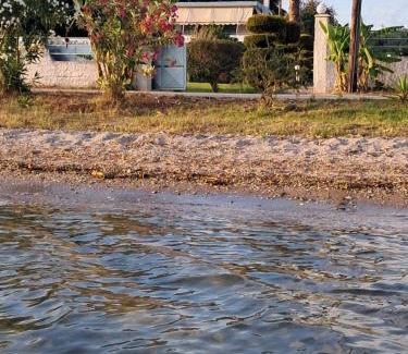 Preveza Appartement | Top floor on villa, 3' from center, by the sea! Host is Efi Kwsta