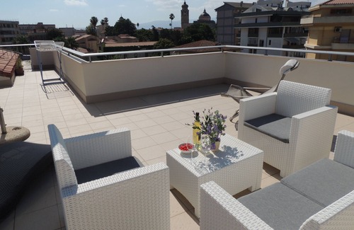 Oristano Appartement | top appartement penthouse étage avec terrasse dans le centre historique, 3 km de la plage