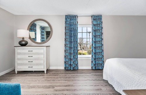 North East Hôtel | Top Floor Standard Suite Bay View