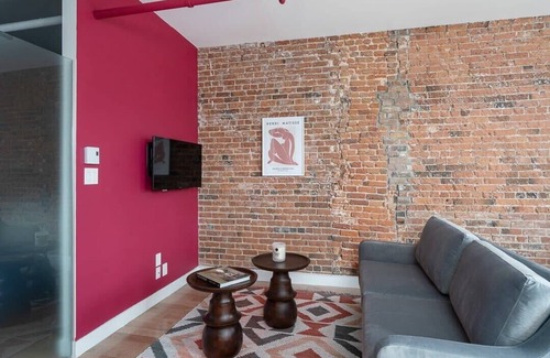 Old Montreal Appartement | Top floor unit - Walking all over the Old Port