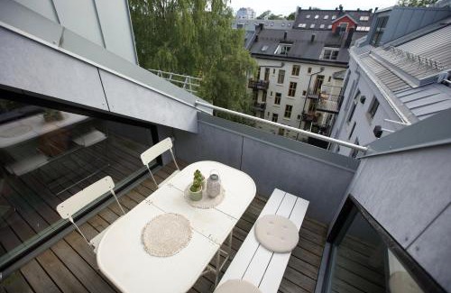 Majorstua Appartement | Top floor - view & balcony in Oslo city center